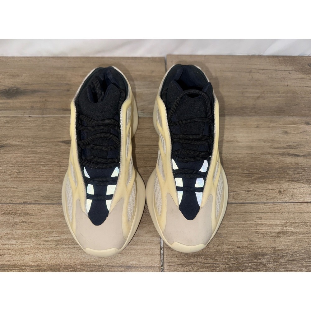 Adidas Yeezy 700 V3 Azael FW4980 Mens 4.5 Womens 6 Cream White Black Sneakers - Picture 2 of 8